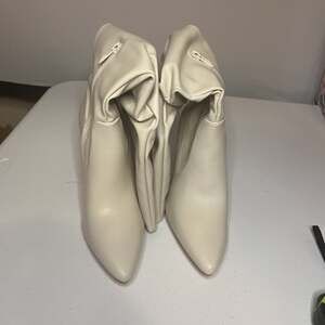 Cream Knee-High Slouch Boots – Size 8.5 (Like New)